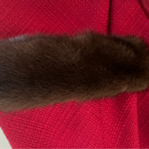 Light jacket with mink trim, belt and shaped collar - Picture 10 of 12